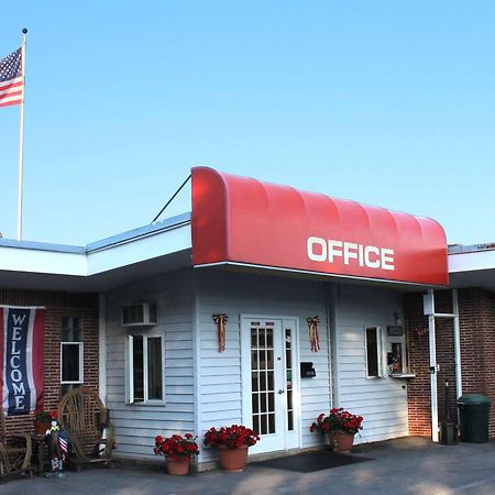 Budget Host Crestview Inn Sault Ste. Marie Exterior photo