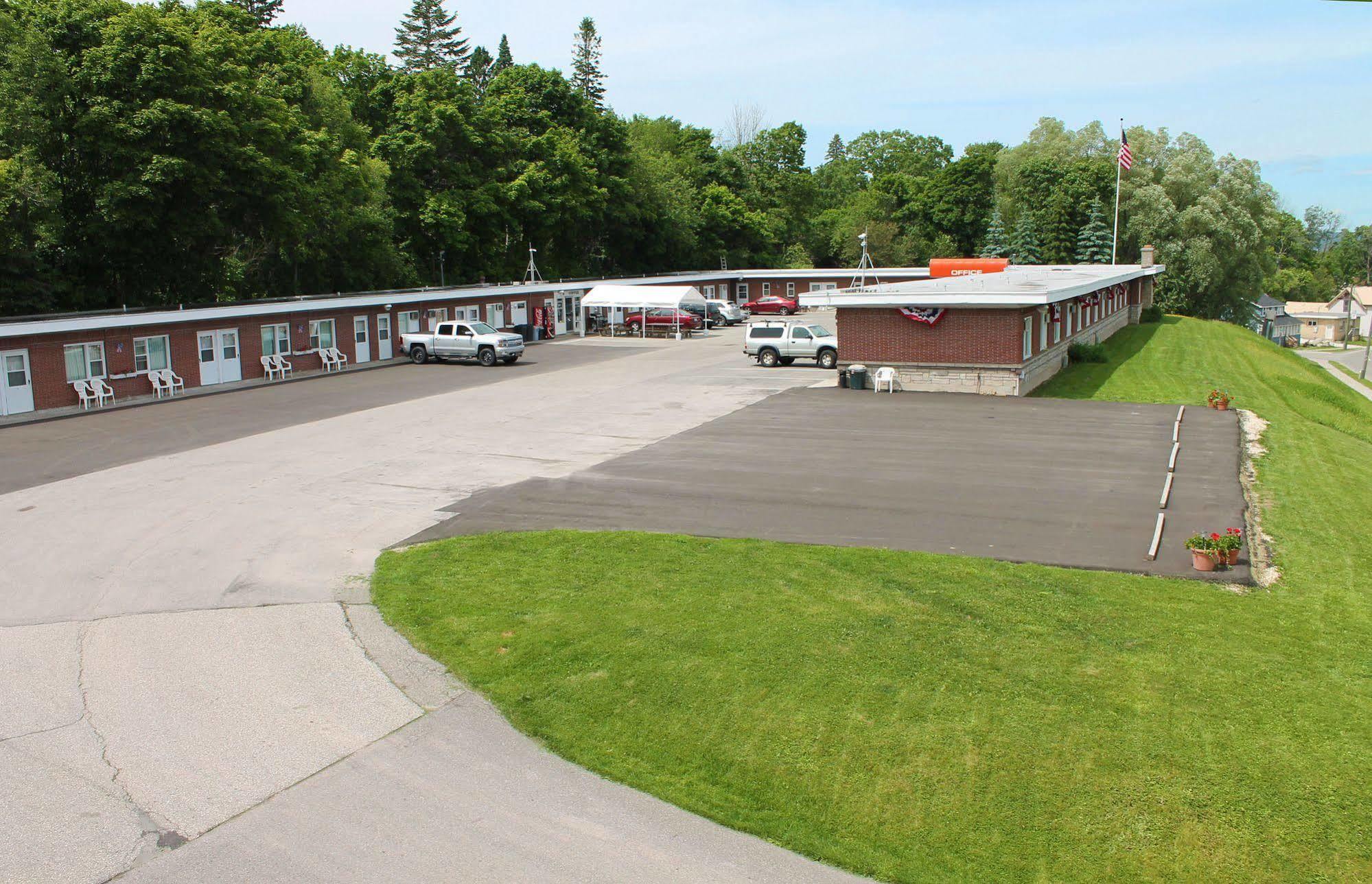 Budget Host Crestview Inn Sault Ste. Marie Exterior photo