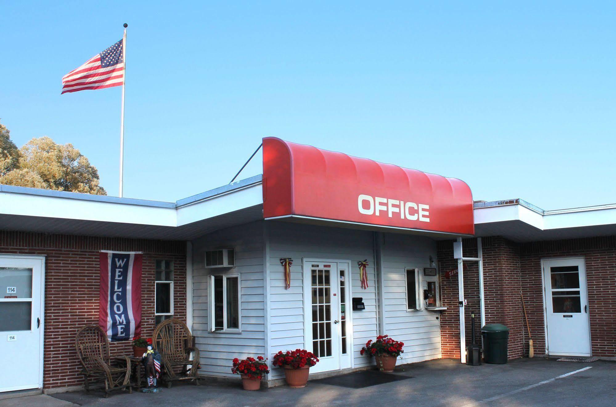 Budget Host Crestview Inn Sault Ste. Marie Exterior photo